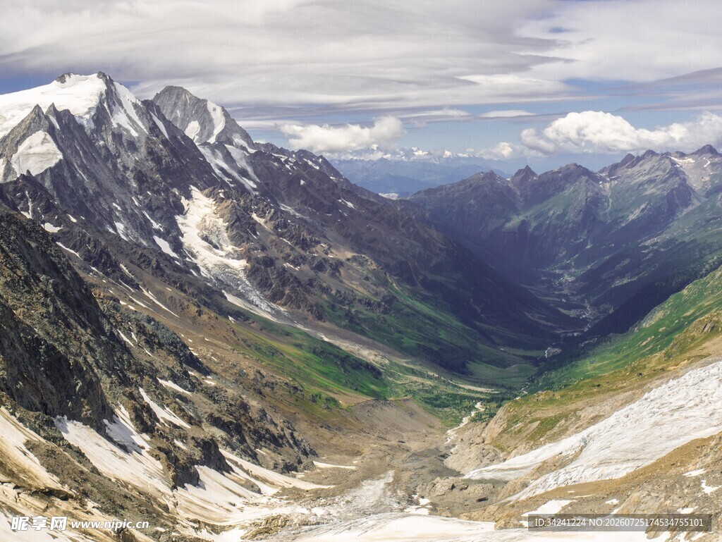 壮丽高山山谷景观