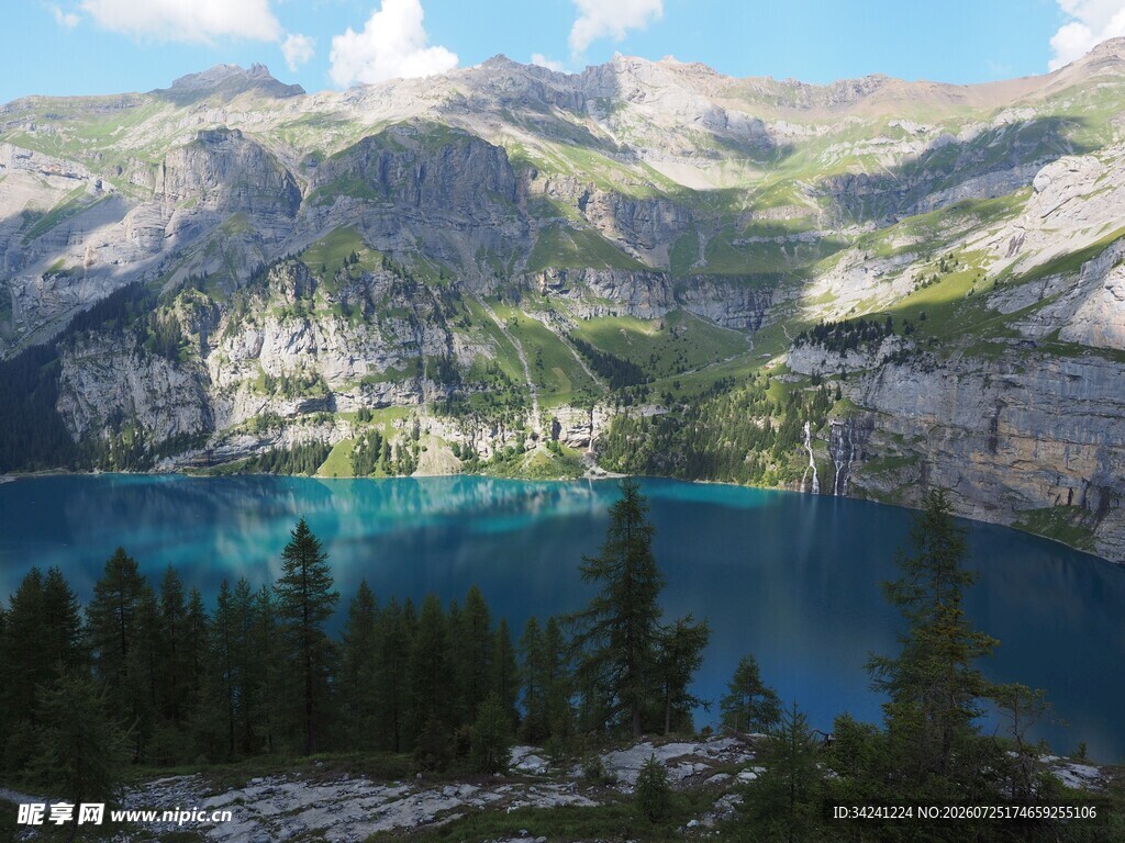 高山蓝湖美景