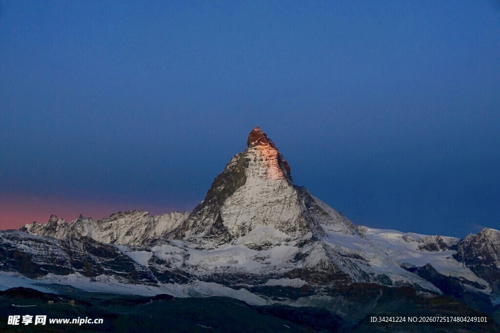 马特洪峰壮丽雪山景观
