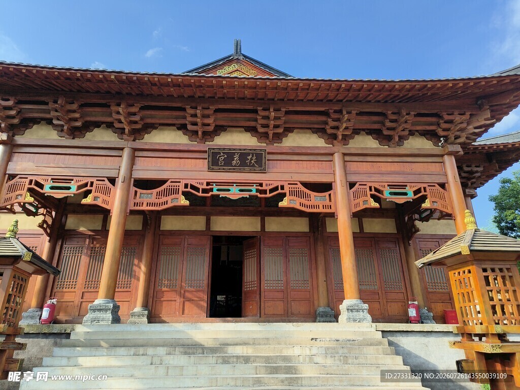 中式古建筑庙宇外观