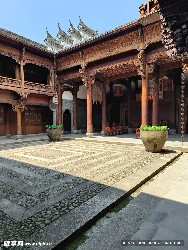 中式古建筑庭院内景