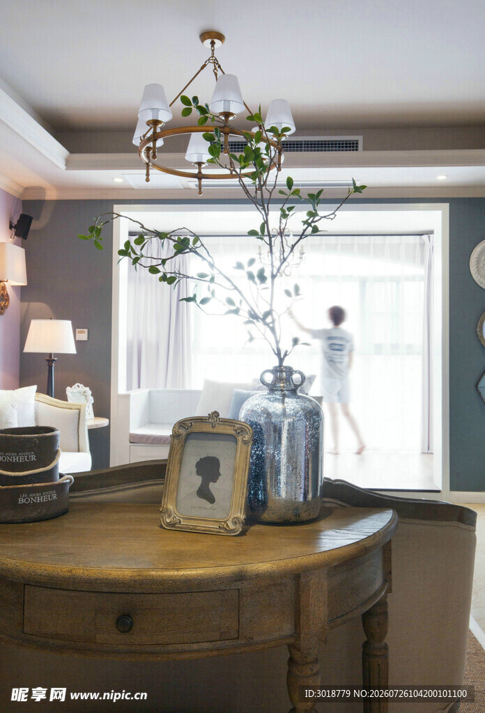温馨家居一角的静谧氛围