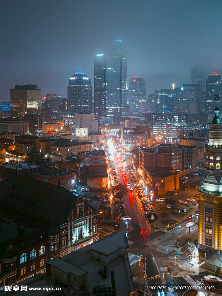城市璀璨夜景车流如织