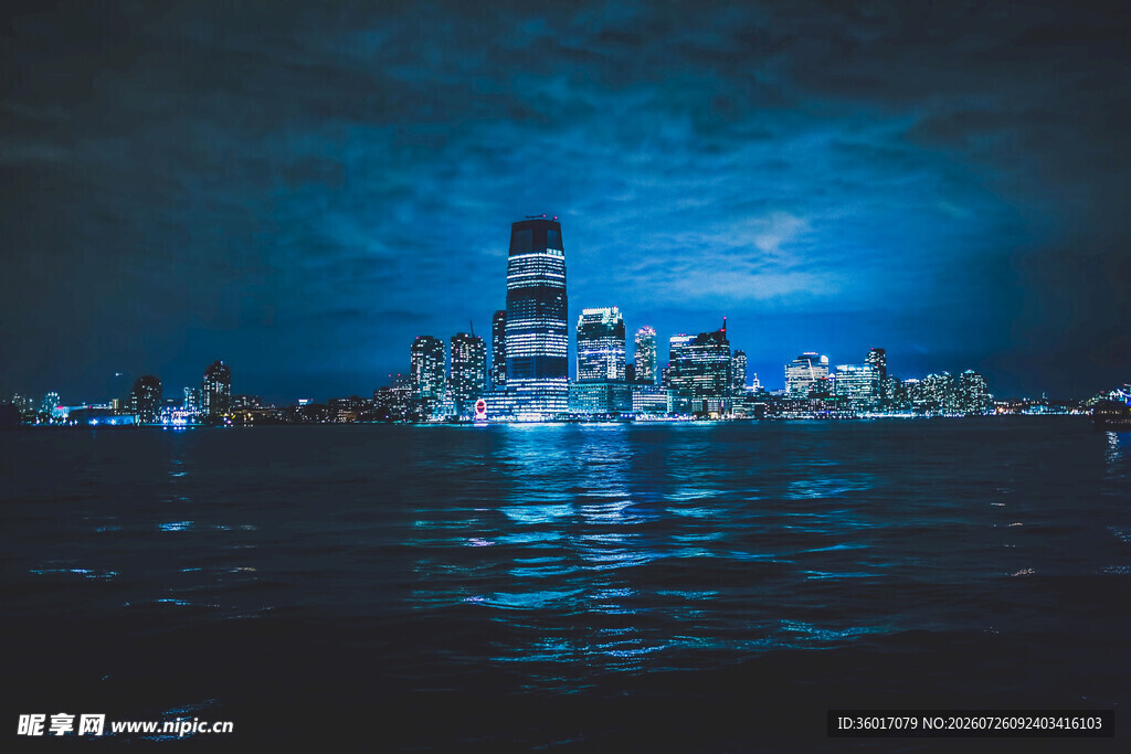 夜幕下的璀璨城市天际线