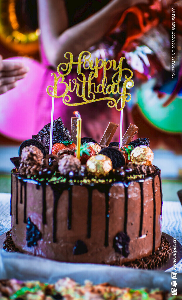 巧克力生日蛋糕庆祝时刻