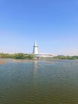 绿博园湖畔尖顶建筑风景