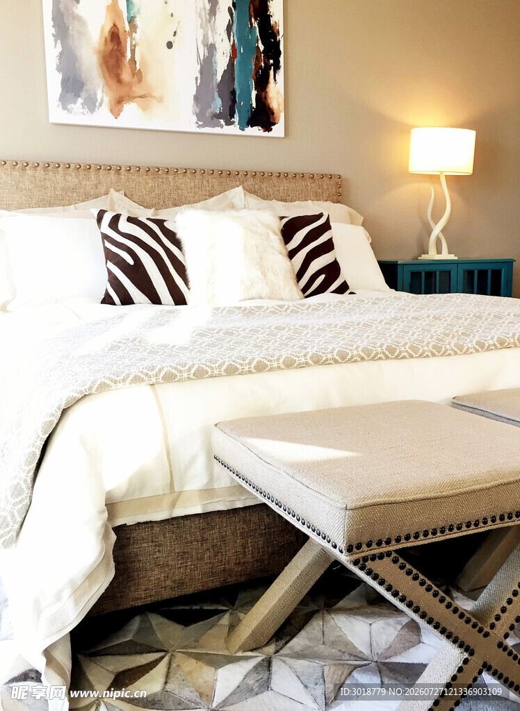 现代简约风格温馨卧室一角