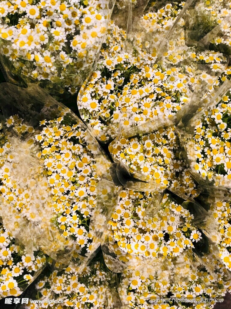 多彩斑驳岩石纹理特写
