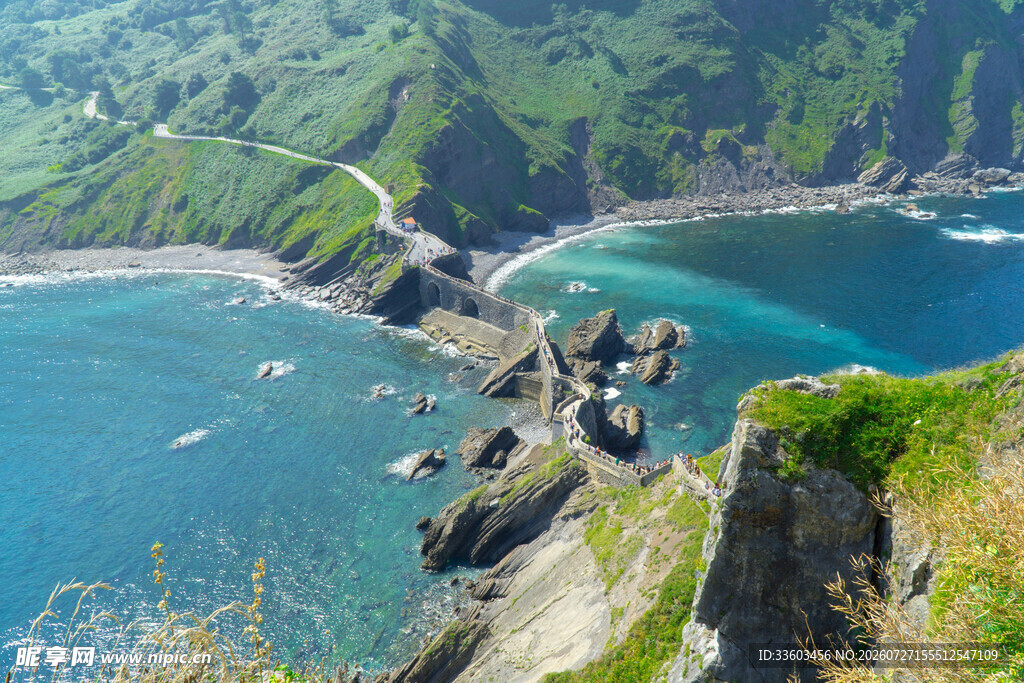 海岸美景碧海青山与栈桥