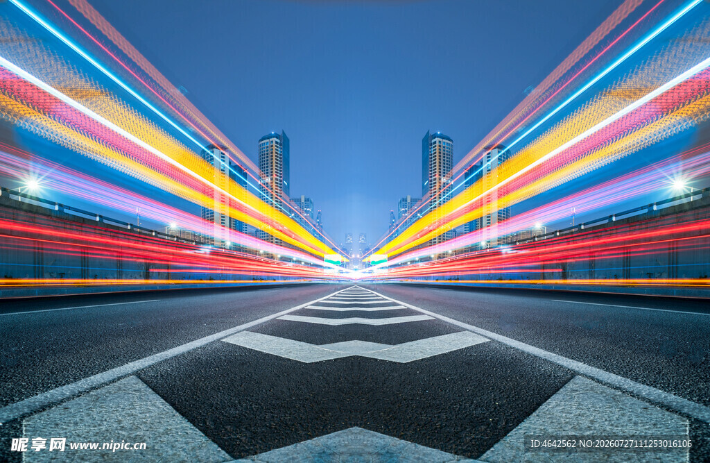 城市道路绚丽光轨夜景