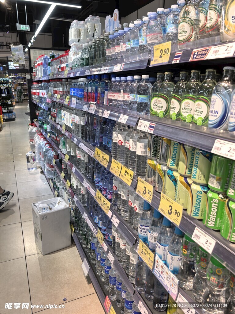 超市酒水区域