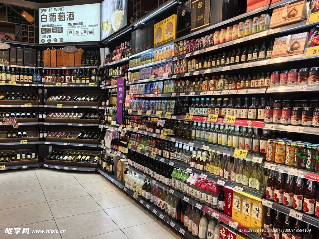 超市酒水区域