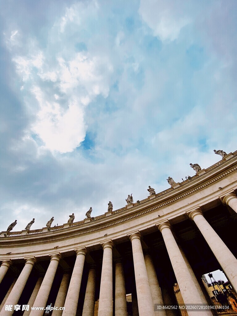 罗马柱廊与天空景观