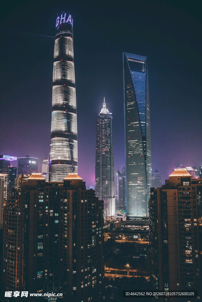 上海璀璨夜景摩天大楼群