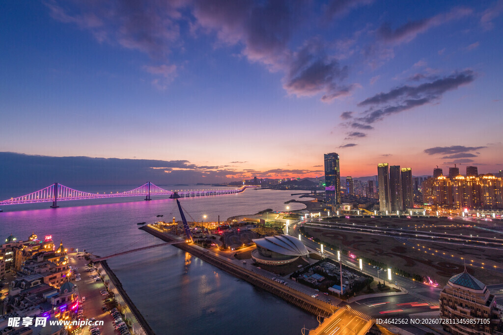 城市黄昏海港绚丽风光