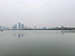 城市湖畔风光