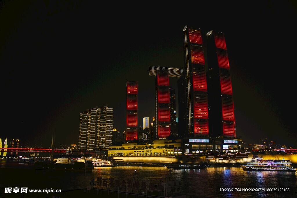 城市夜景中的璀璨高楼