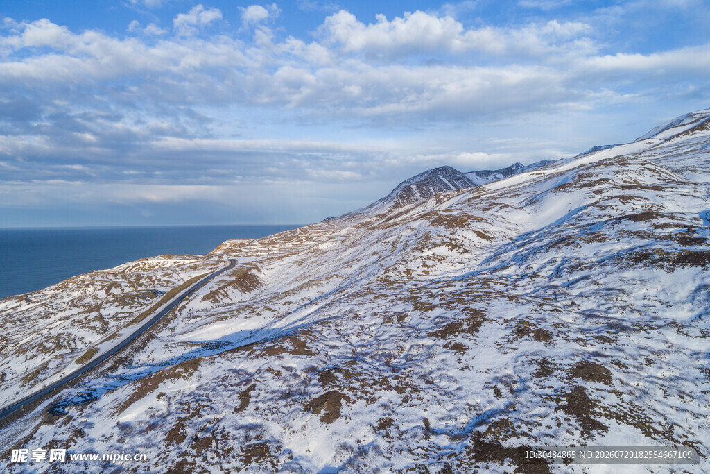 雪山海岸壮丽冬日风光