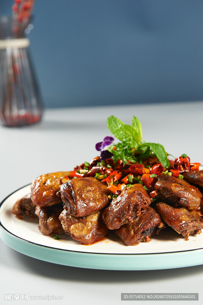 美味红烧鸭头