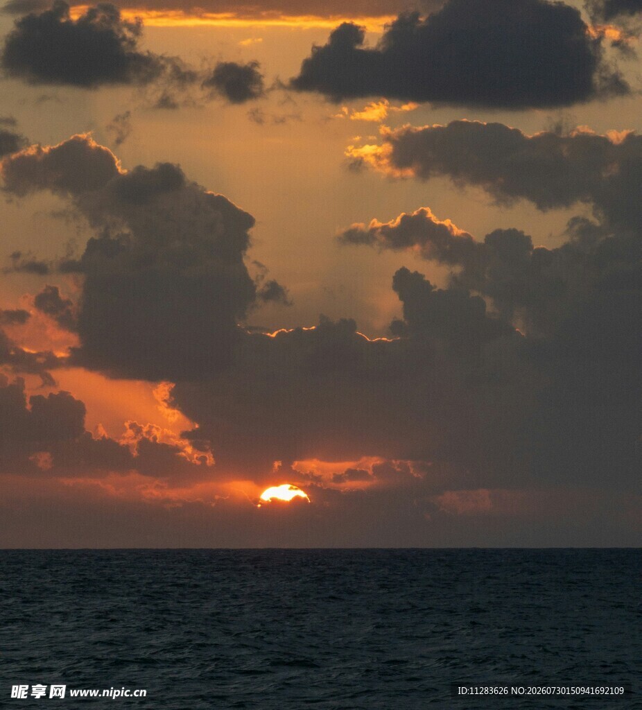 海上日落美景