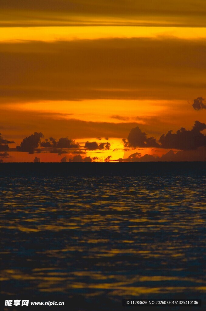 海上日落美景