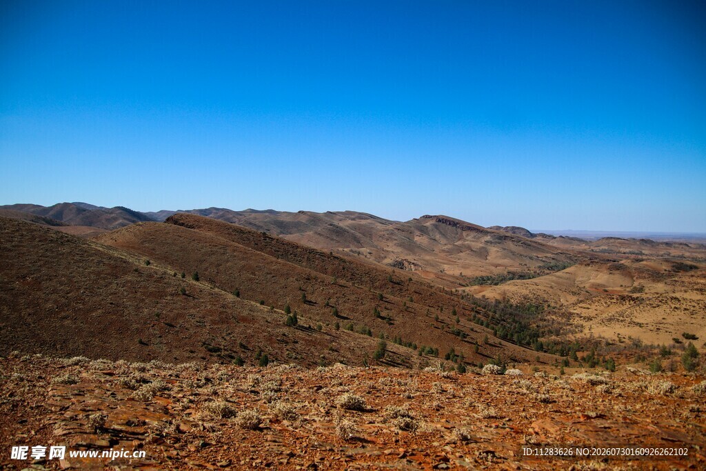 广袤荒野山地景观