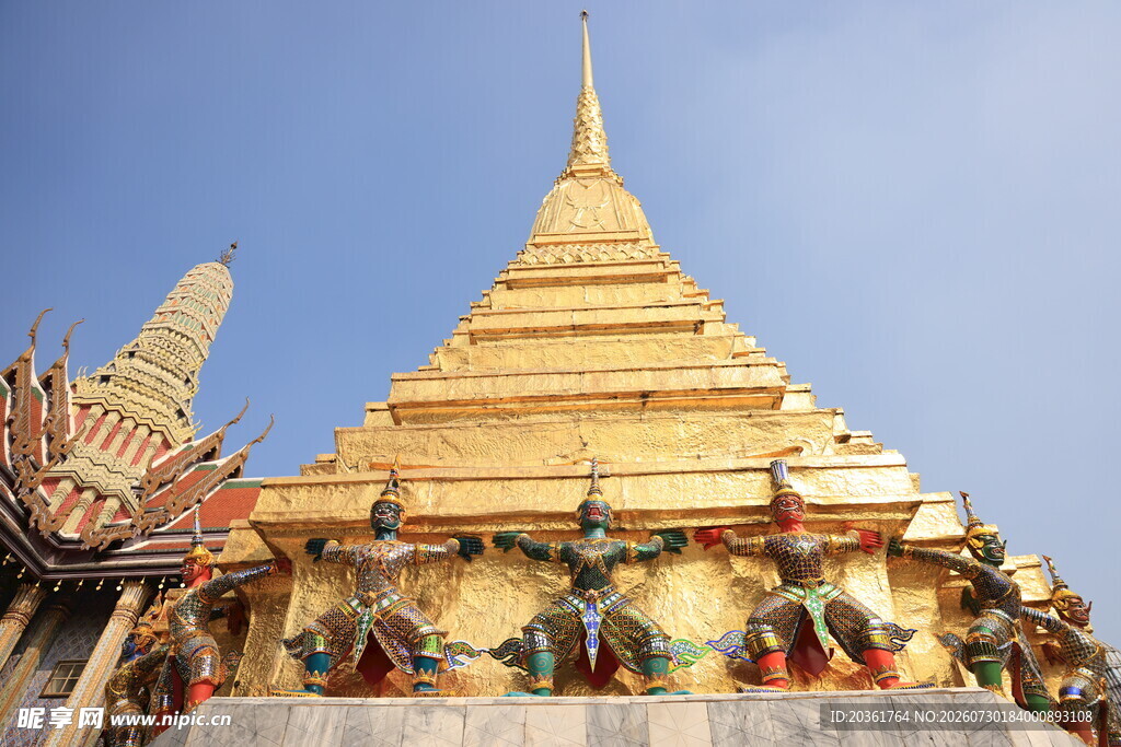 泰国金顶寺庙建筑景观