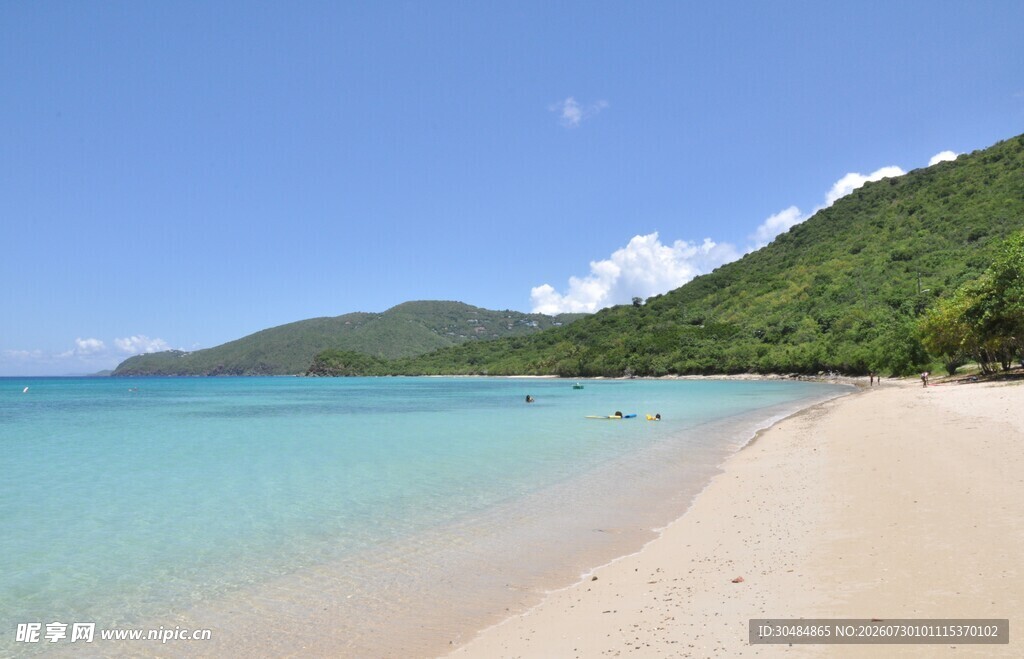 美丽海滩与青山碧海