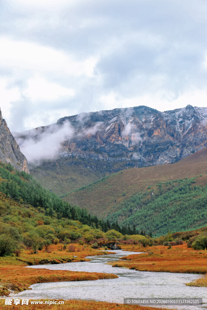 山间河谷美景