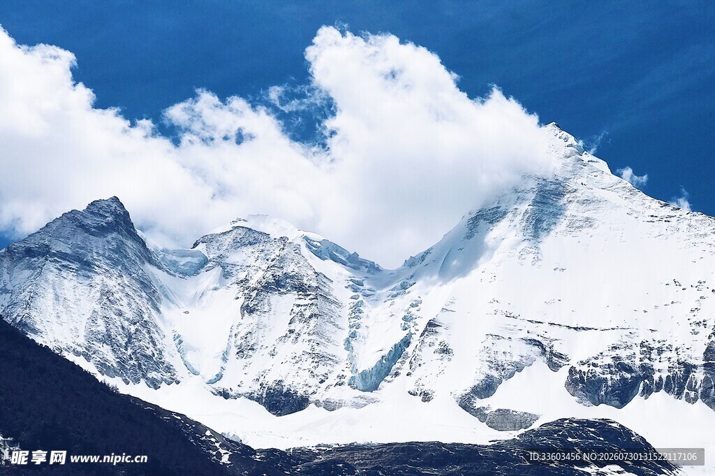 壮丽雪山美景