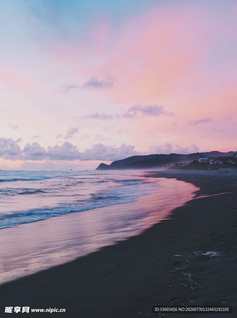浪漫粉色海滩迷人景致
