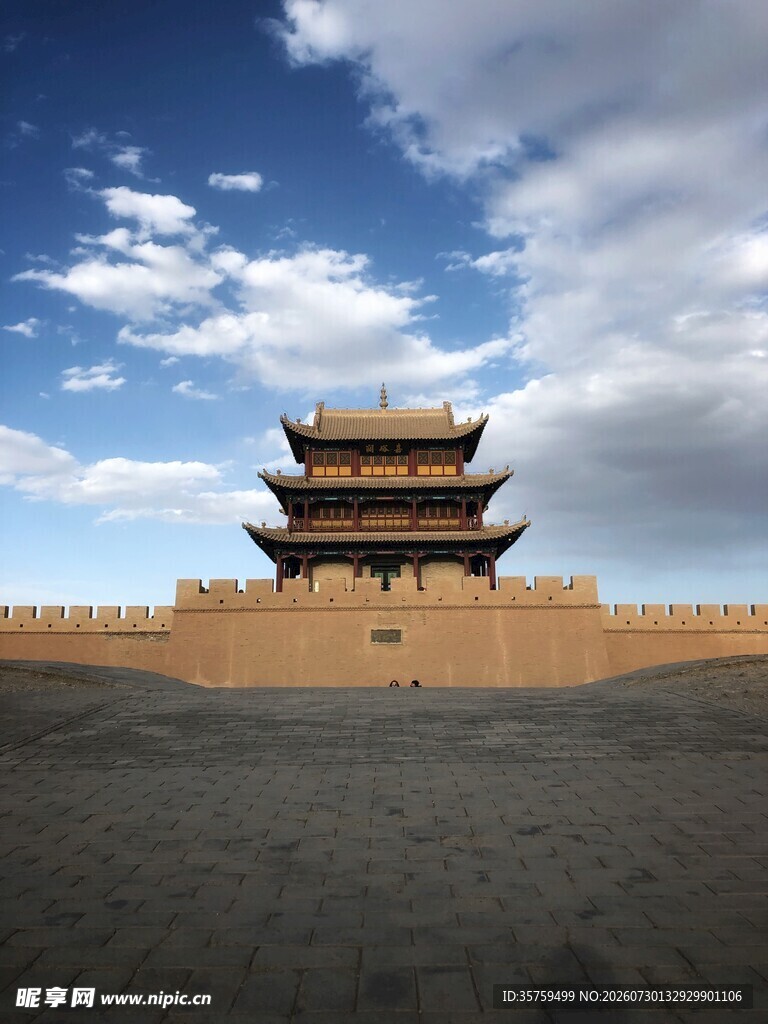 嘉峪关城楼尽显历史沧桑