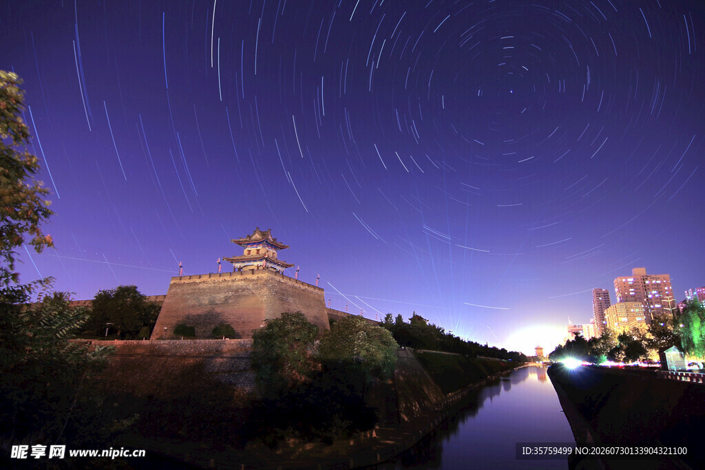 星空下的古塔夜景