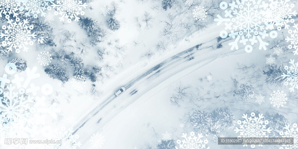 冬日雪景中的蜿蜒轨道