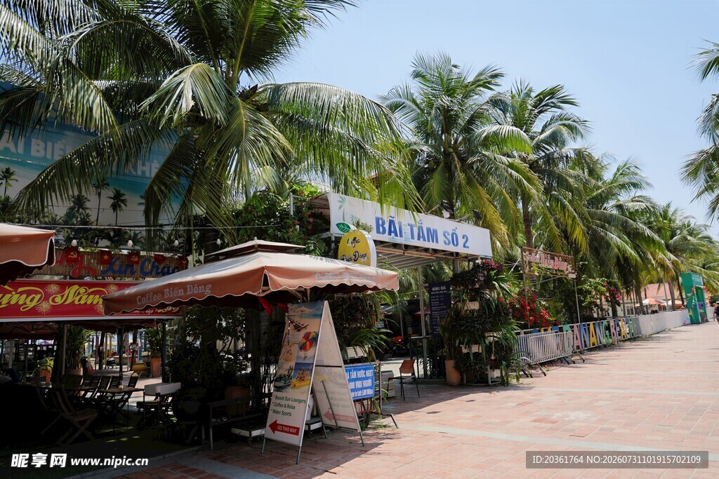 热带街道的休闲小店景观