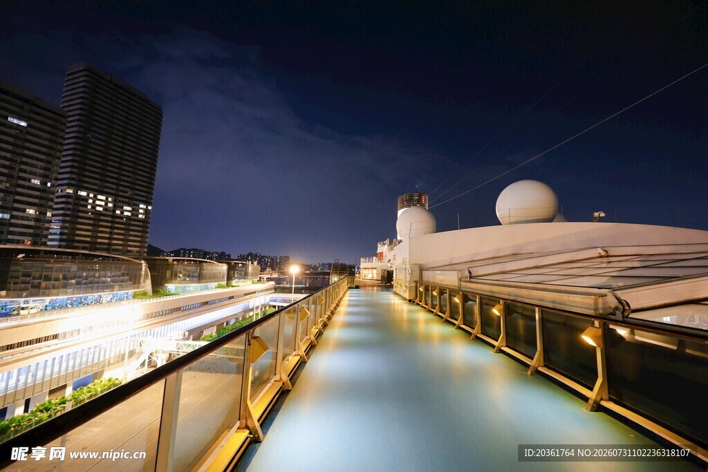 城市夜景中的高架桥风光