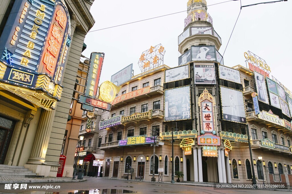 繁华都市商业街景象