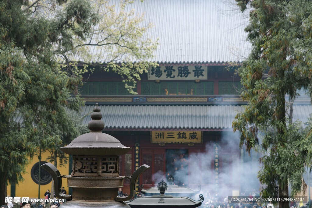 古寺焚香场景