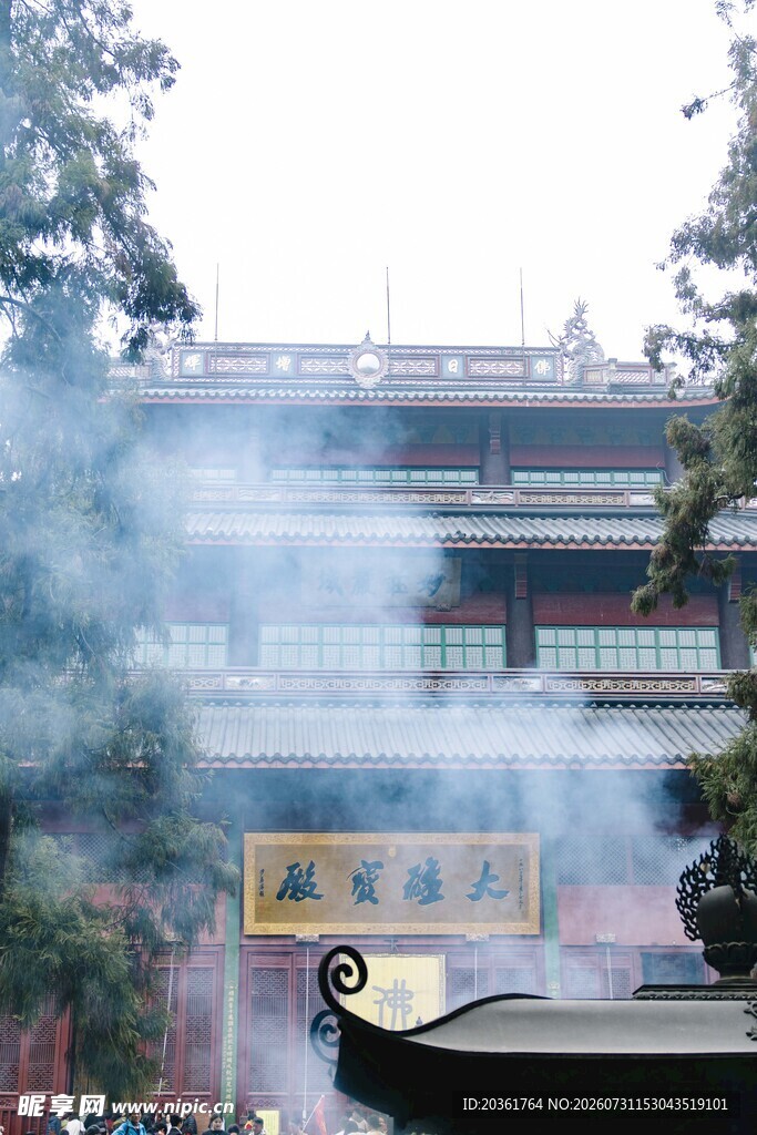 古寺焚香处