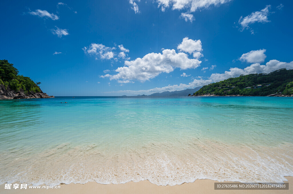 美丽海滨风光清澈海水