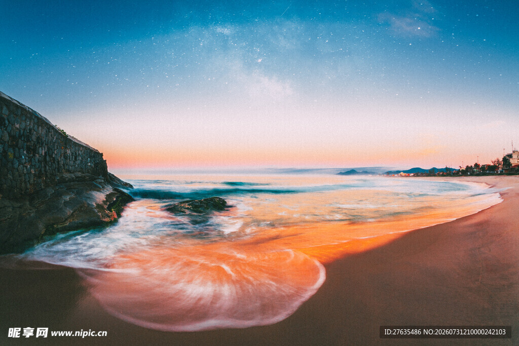 海边日落美景浪花拍岸