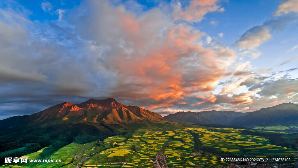壮丽山间日落美景