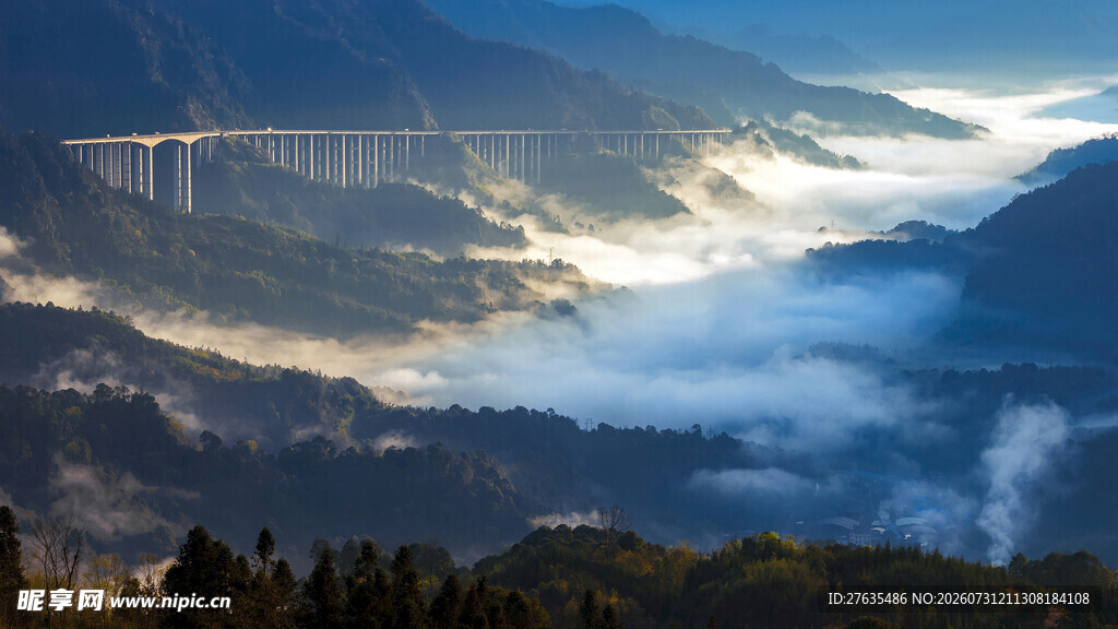 山间云海壮丽美景