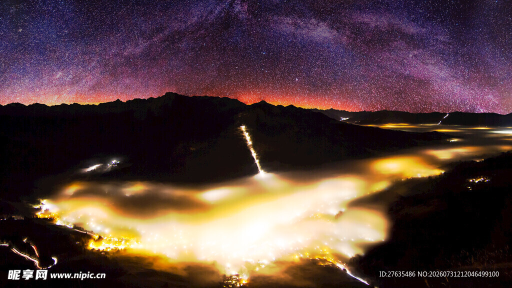壮丽夜空下的绚烂烟火