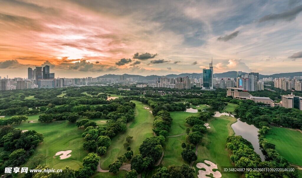 城市绿地与天际线美景