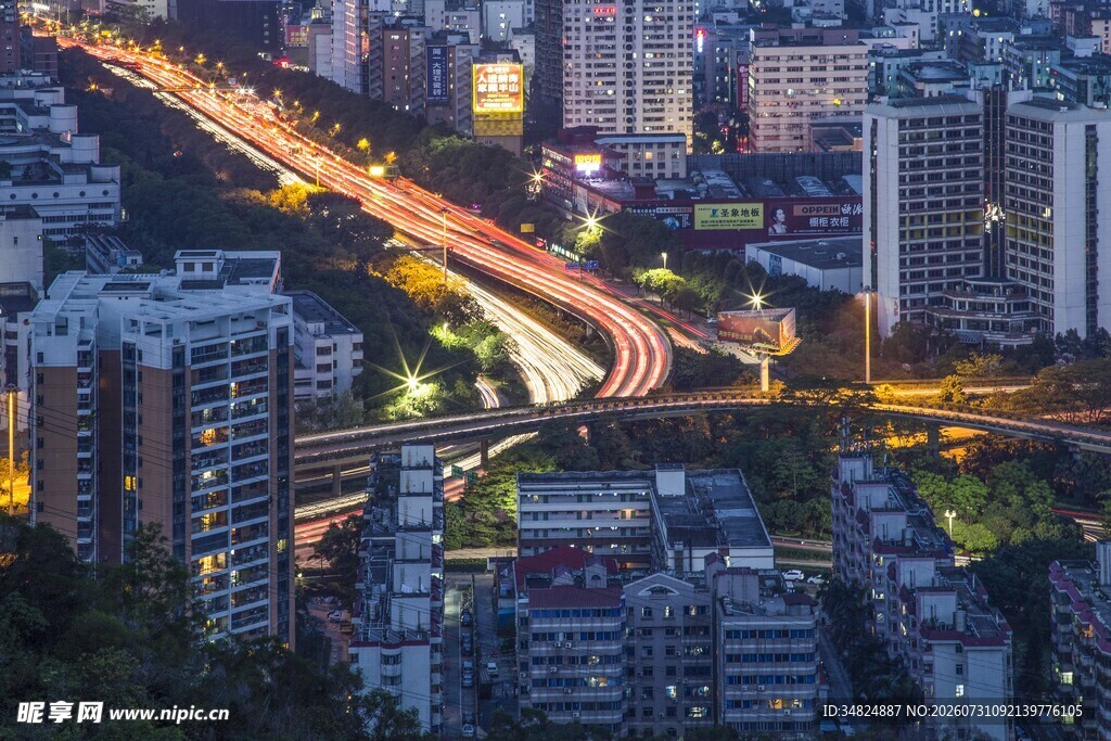 城市夜景中的繁华立交桥