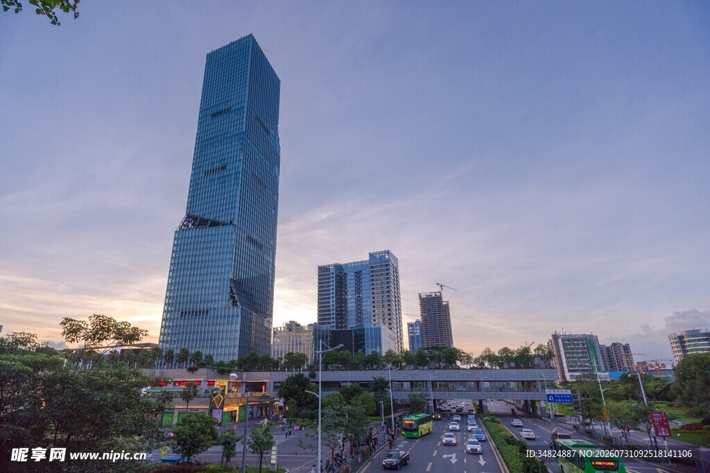 城市天际线中的摩天大楼