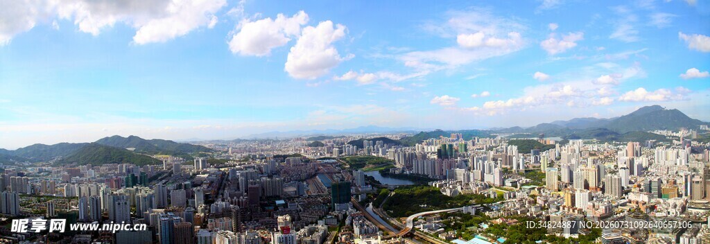 城市与远山的美丽景致