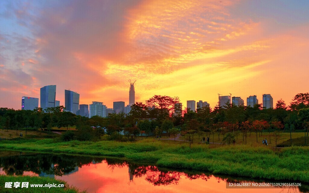 城市湖畔绚丽晚霞美景