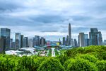 城市绿意与高楼景观
